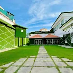 B8 Hotel