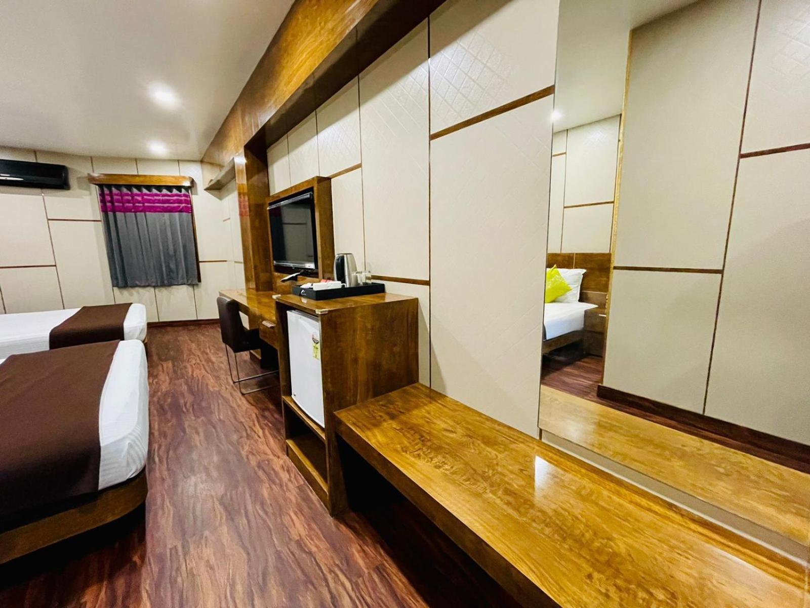 B8 Hotel 4*